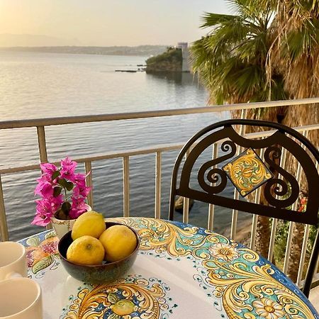 Castello A Mare Apartment Кастеламаре дел Голфо Екстериор снимка