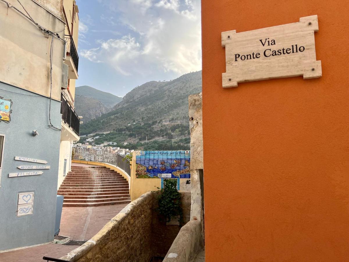 Castello A Mare Apartment Кастеламаре дел Голфо Екстериор снимка